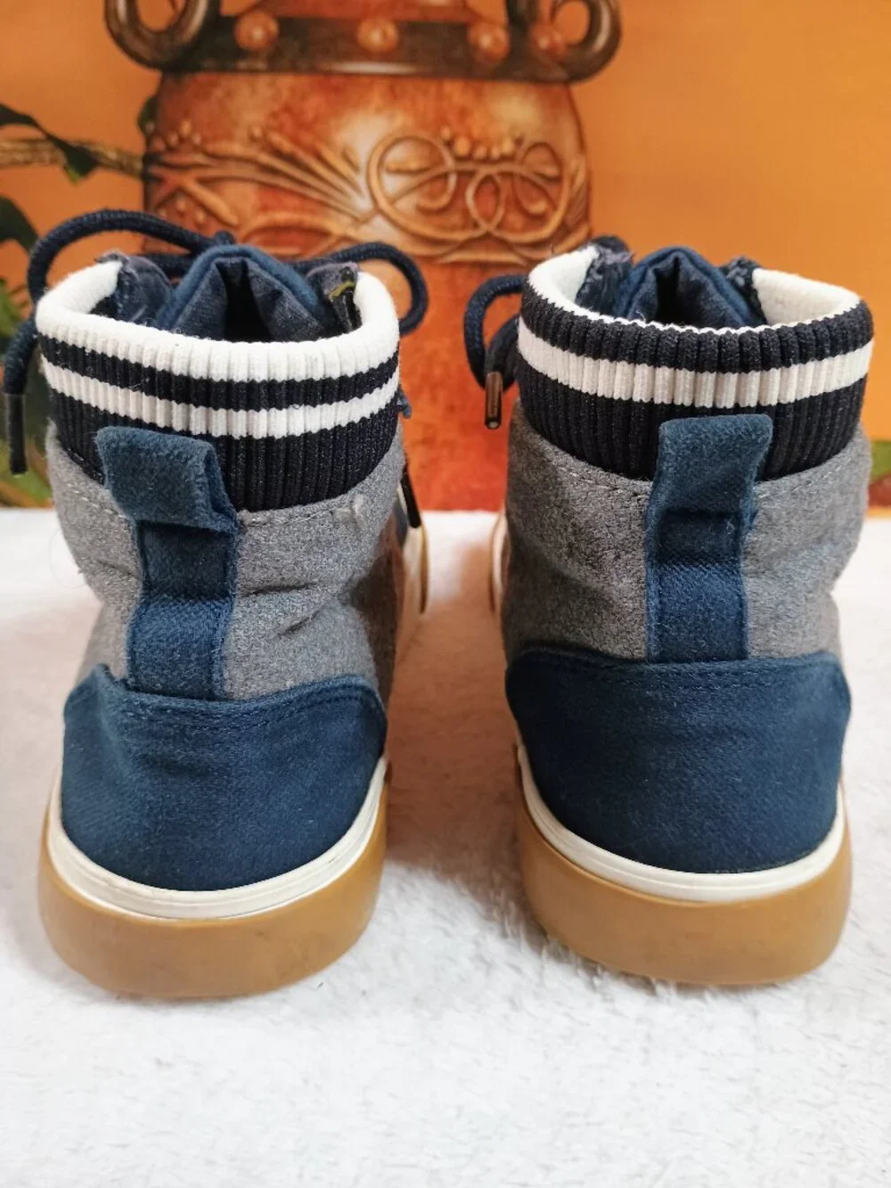 EUC Kids Old Navy Sz 13 Navy Blue High Top Varsity Sneakers Comfort Gum Sole